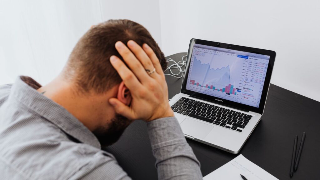 التداول النفسي: كيف تتحكم في مشاعرك وتحقق نتائج أفضل في الأسواق المالية؟